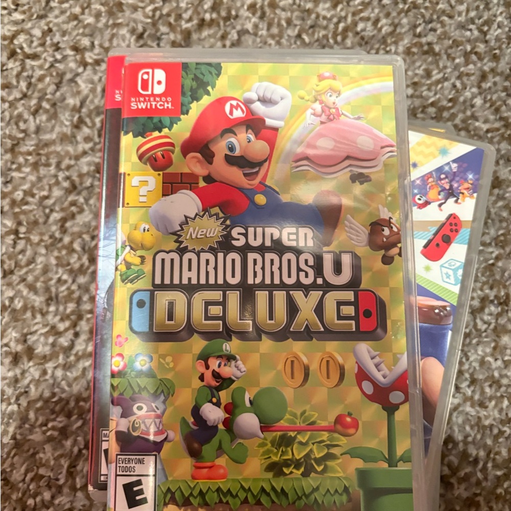 Nintendo Super Mario Bros. U Deluxe - Red and Green